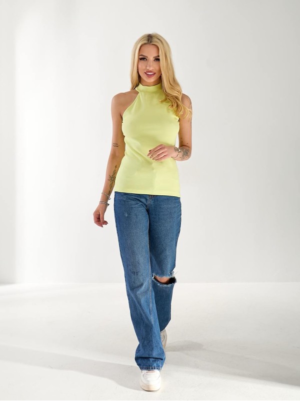 Майка жіноча з горловиною салатового кольору