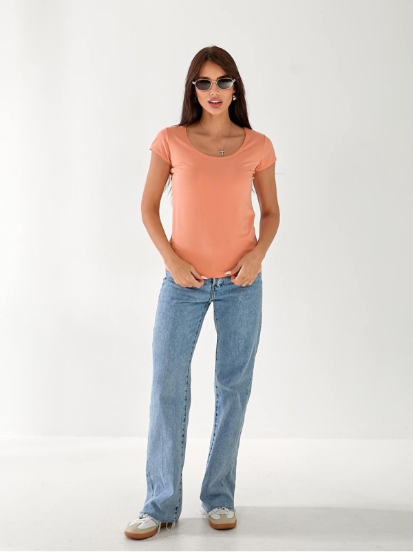 Женская футболка с большой горловиной оранжевого цвета