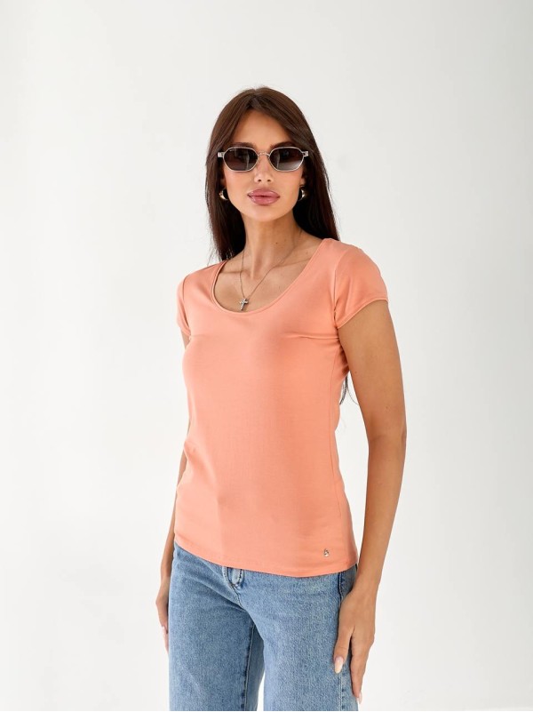 Женская футболка с большой горловиной оранжевого цвета