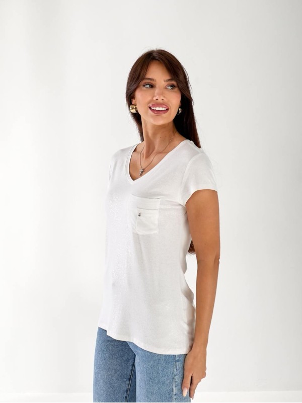 Женская футболка с блестками и карманом белого цвета