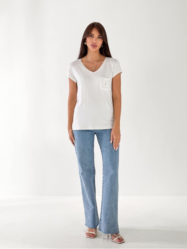 Женская футболка с блестками и карманом белого цвета