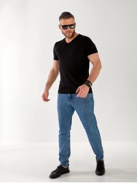 Мужская базовая футболка черного цвета