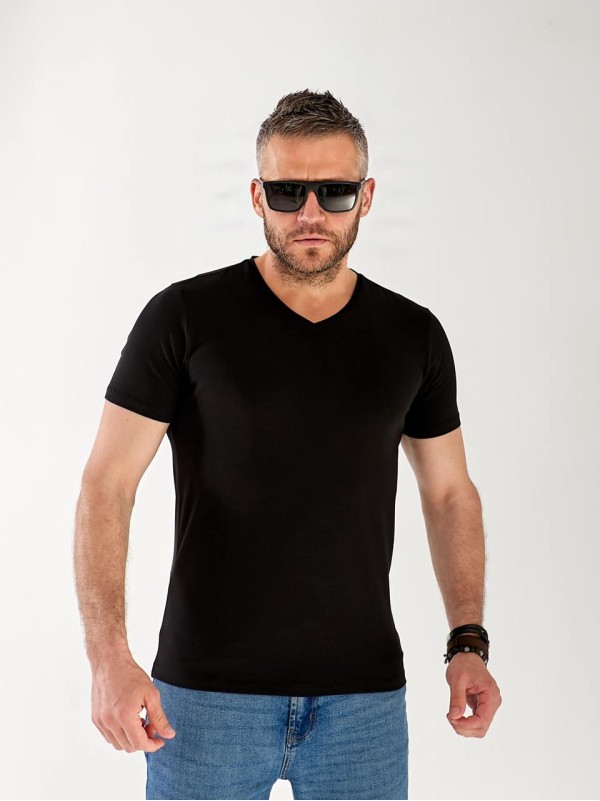 Мужская базовая футболка черного цвета