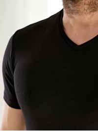 Мужская базовая футболка черного цвета