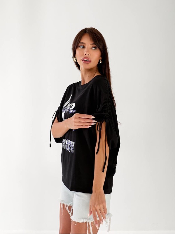 Женская футболка с пайетками черного цвета