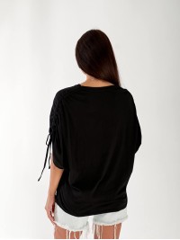 Женская футболка с пайетками черного цвета