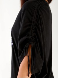 Женская футболка с пайетками черного цвета