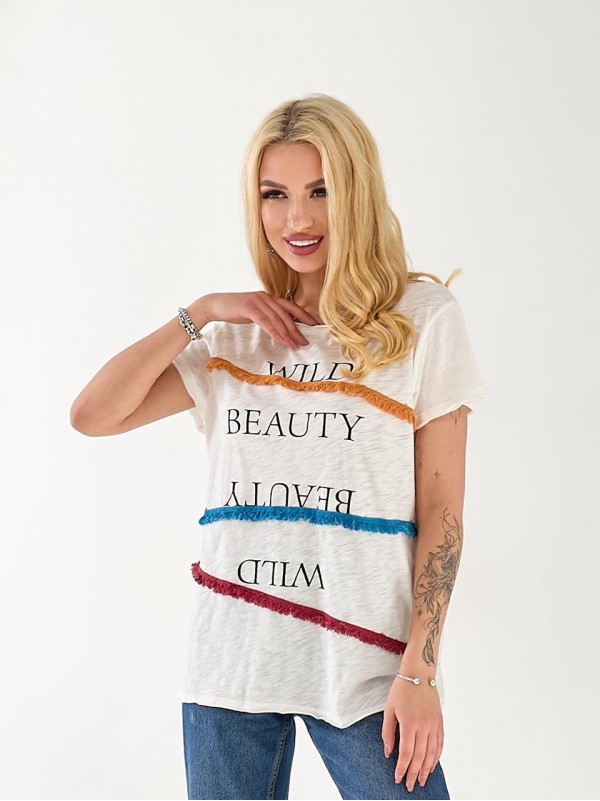 Жіноча футболка з написом бiлого кольору