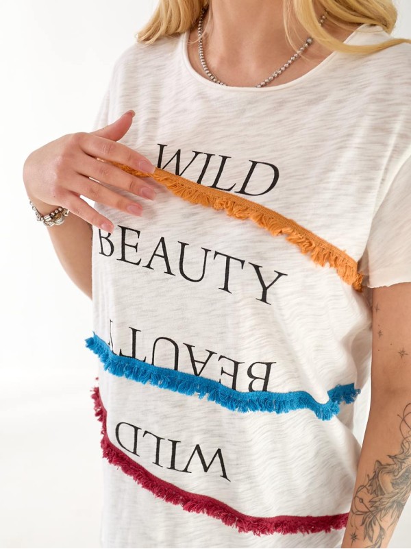 Жіноча футболка з написом бiлого кольору