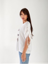 Женская футболка с пайетками белого цвета