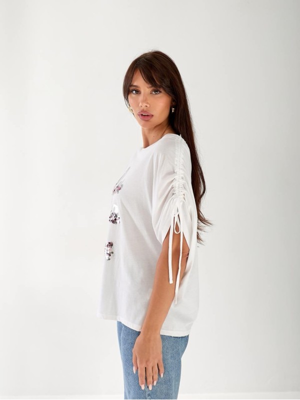 Женская футболка с пайетками белого цвета