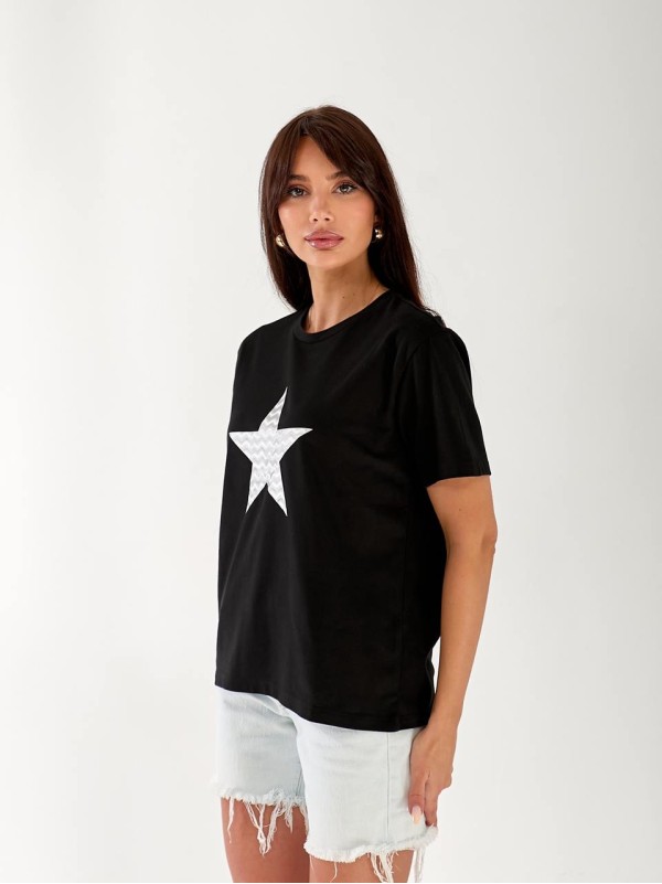 Базова жіноча футболка з зіркою чорного кольору