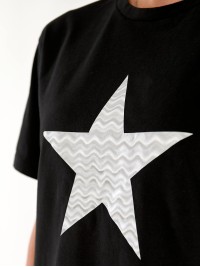 Базова жіноча футболка з зіркою чорного кольору