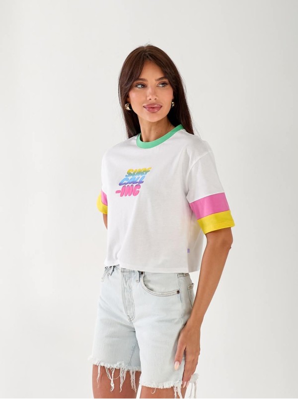 Жіноча яскрава футболка з написом бiлого кольору