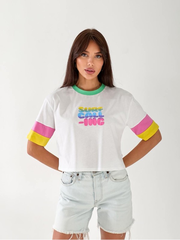 Жіноча яскрава футболка з написом бiлого кольору