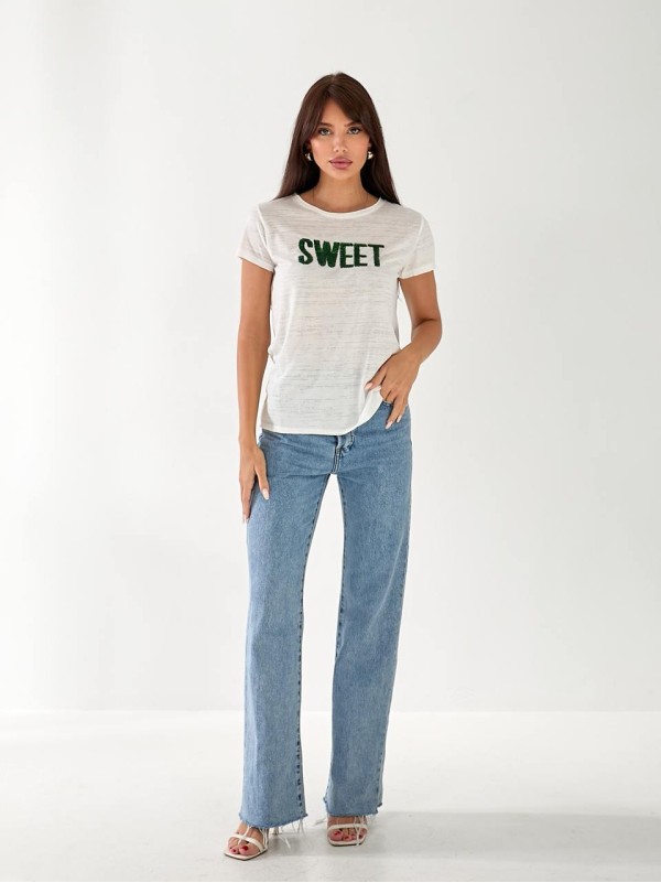 Жіноча футболка з написом з паєток білого кольору