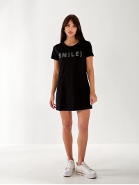 Легкое платье-футболка с надписью черного цвета