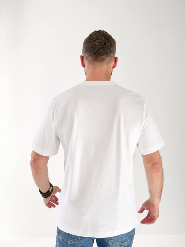 Мужская футболка  с рисунком белого цвета