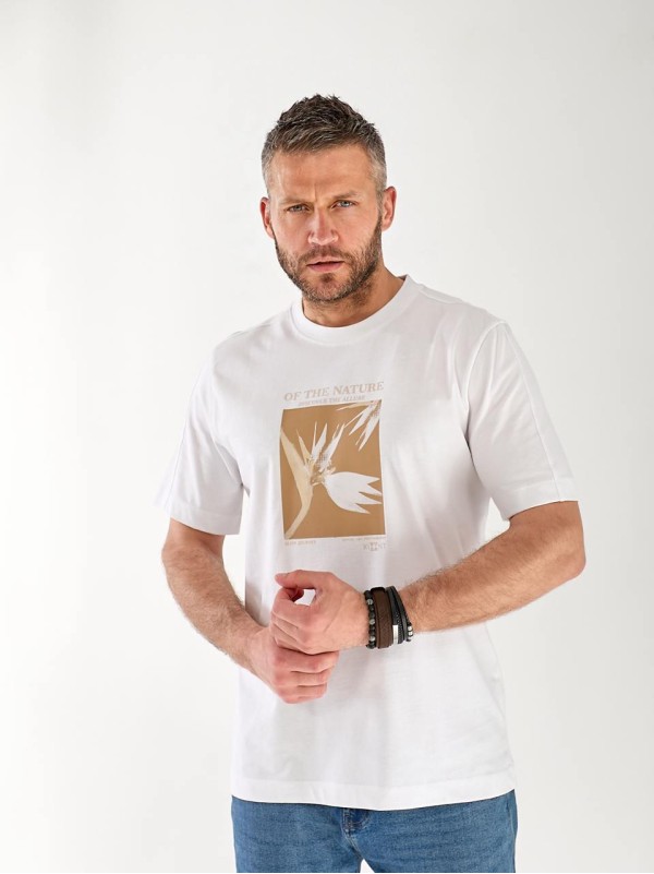 Мужская футболка  с рисунком белого цвета