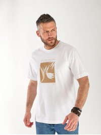 Мужская футболка  с рисунком белого цвета