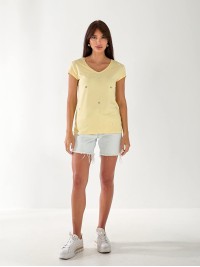 Женская футболка с камнями желтого цвета