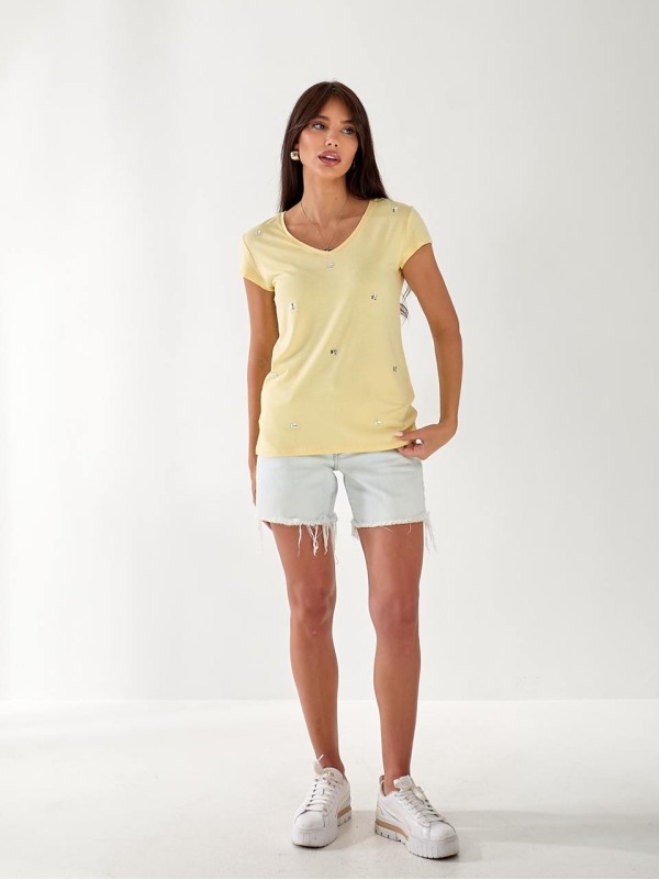 Женская футболка с камнями желтого цвета