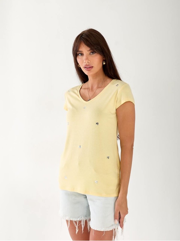 Женская футболка с камнями желтого цвета
