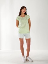 Женская футболка с рисунком салатового цвета