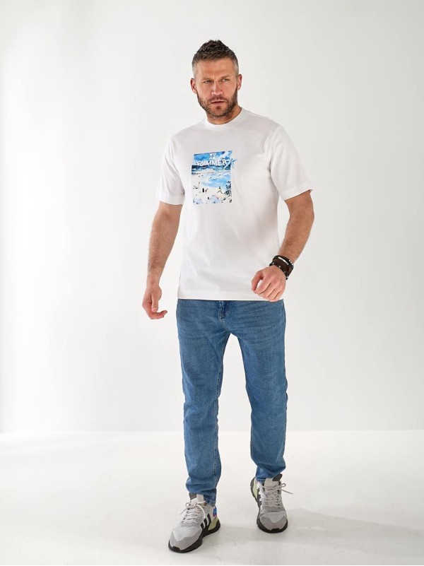 Мужская футболка  с картинкой белого цвета