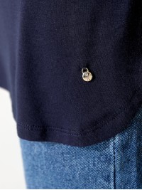 Жіноча футболка з кишенею синього кольору