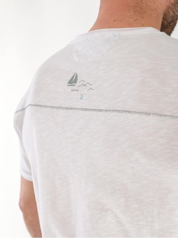 Чоловіча футболка з малюнком бiлого кольору