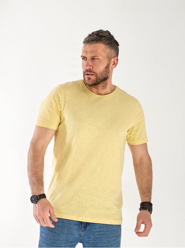 Мужская базовая футболка желтого цвета