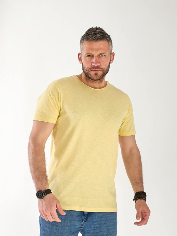 Мужская базовая футболка желтого цвета