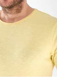 Мужская базовая футболка желтого цвета
