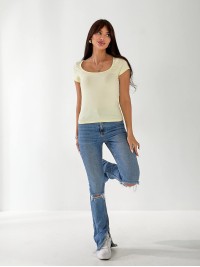 Жіноча базова футболка жовтого кольору