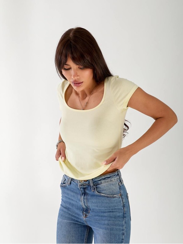 Жіноча базова футболка жовтого кольору