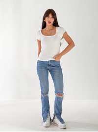 Женская базовая футболка белого цвета