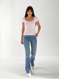 Женская базовая футболка розового цвета