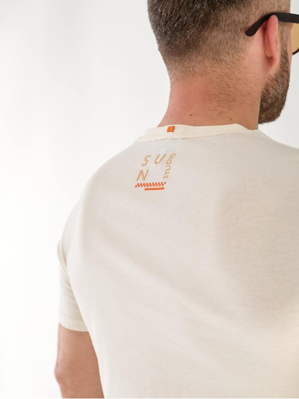 Мужская футболка  с узором бежевого цвета