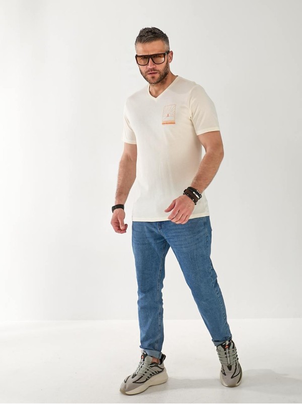 Чоловіча футболка з візерунком бежевого кольору