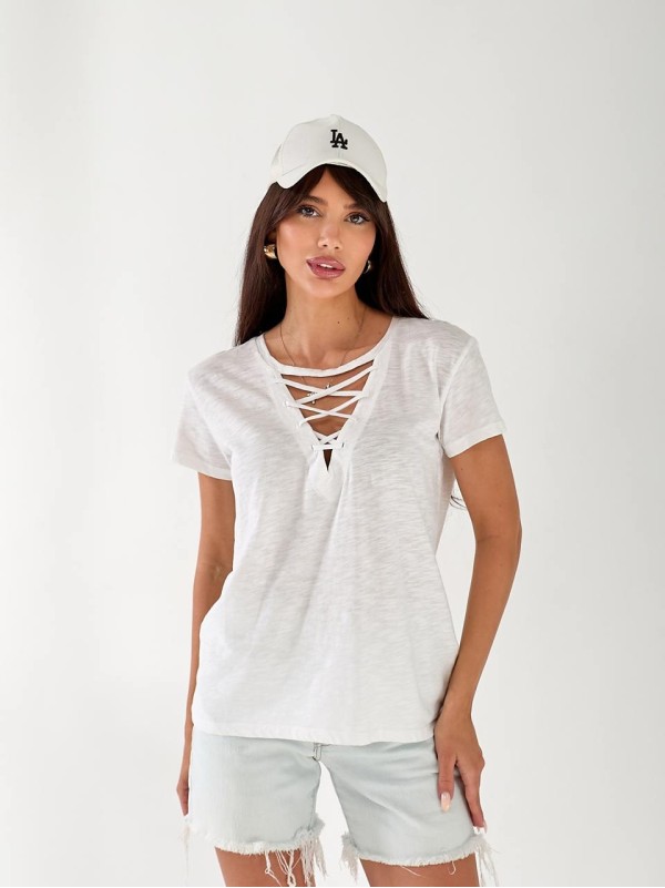 Жіноча футболка з зав'язками білого кольору