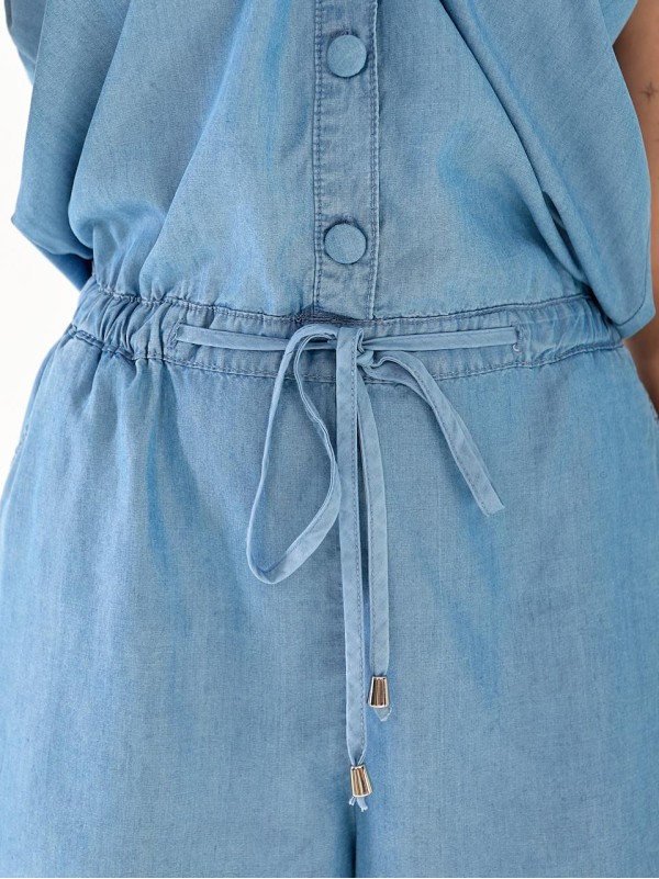 Жіночий джинсовий комбінезон синього кольору