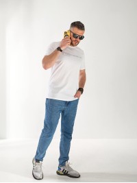 Чоловіча футболка з цифрами білого кольору