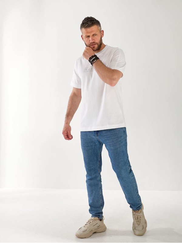 Чоловіча футболка з написом білого кольору