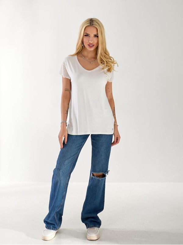 Жіноча футболка з сіткою на плечах білого кольору