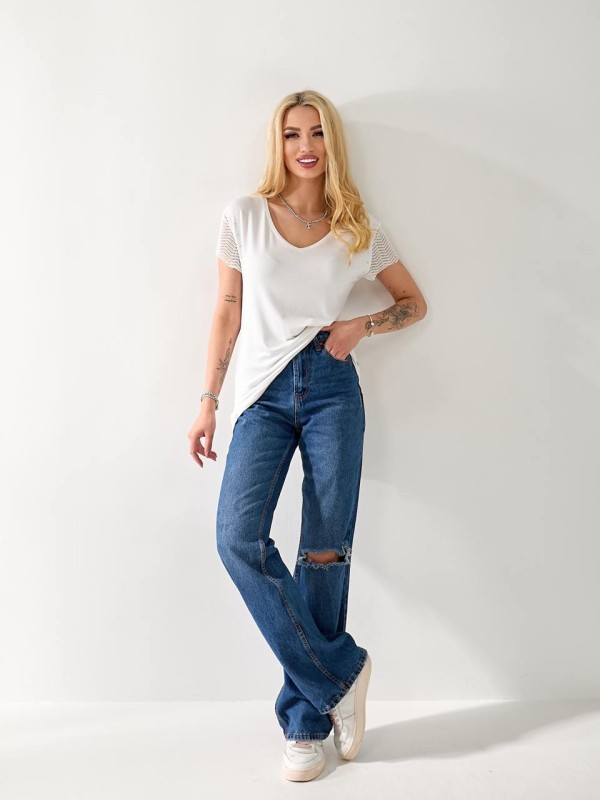 Жіноча футболка з сіткою на плечах білого кольору