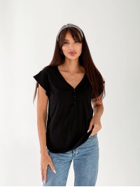 Жіноча футболка з вирізом чорного кольору