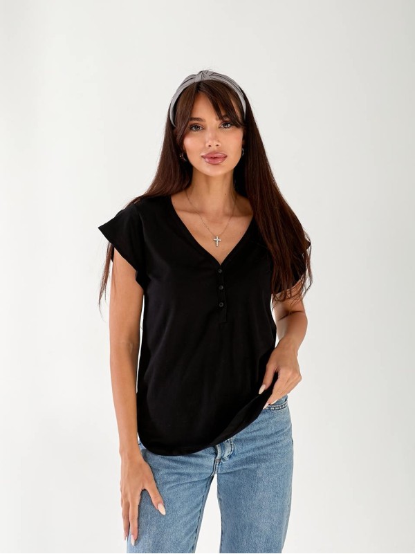 Жіноча футболка з вирізом чорного кольору