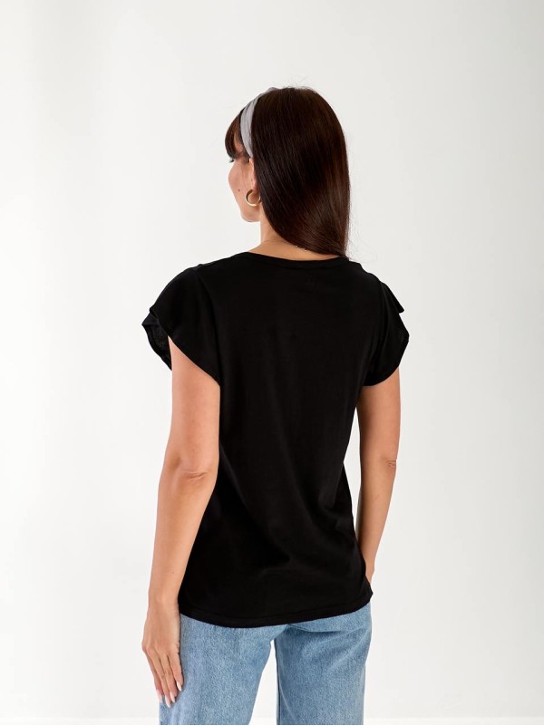 Жіноча футболка з вирізом чорного кольору