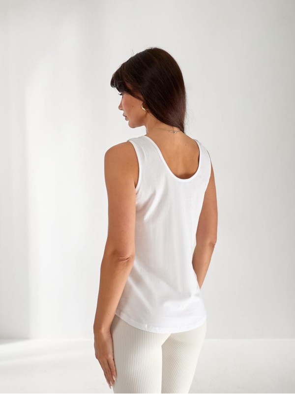 Женская базовая майка с надписью белого цвета